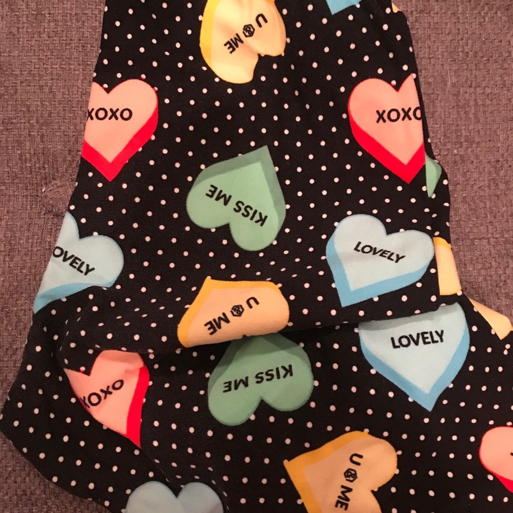 Agnes and Dora valentine leggings